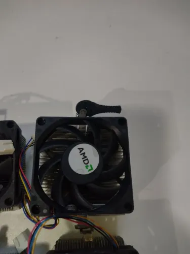 Cooler original AMD .