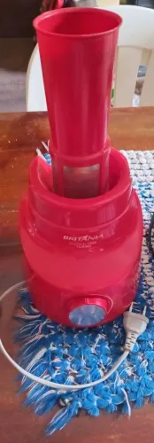 Vendo base para liquidificador com filtro do copo.