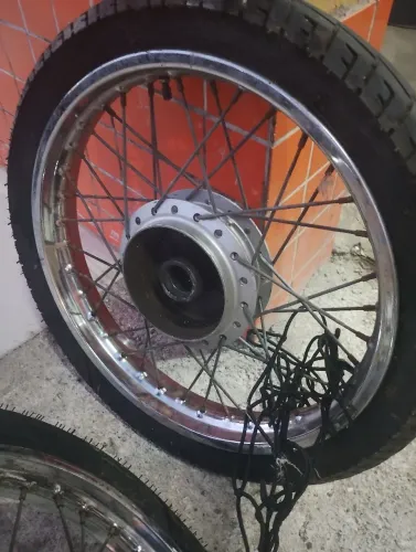 Roda de ferro da GG 160 freio dianteiro a disco