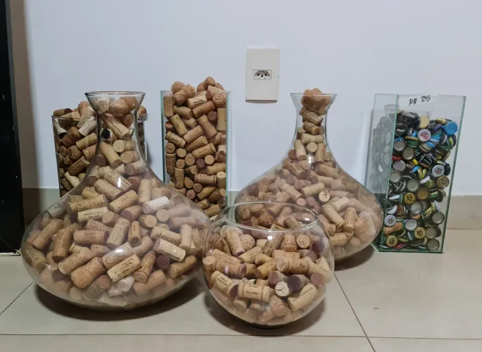 VASOS DE VIDRO COM ROLHAS