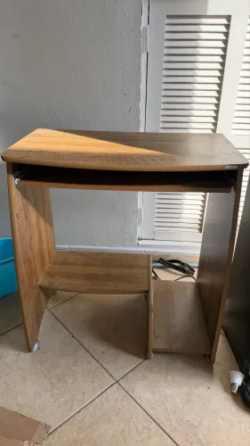 Mesa para Computador / Escritório com Bandeja para Teclado