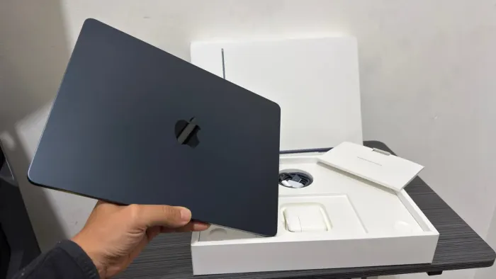 MacBook Air M2 13pol 8GB RAM / 256 SSD Midnight