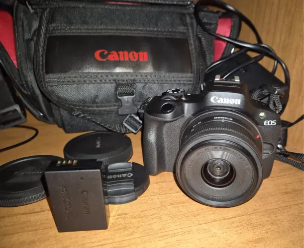 Câmera fotográfica profissional R100