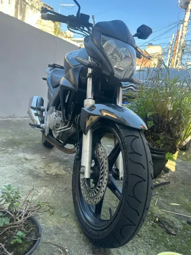 Cb300 preta 2010 em ótimo estado de conservação. **(LEIA O ANÚNCIO COM ATENÇÃO)