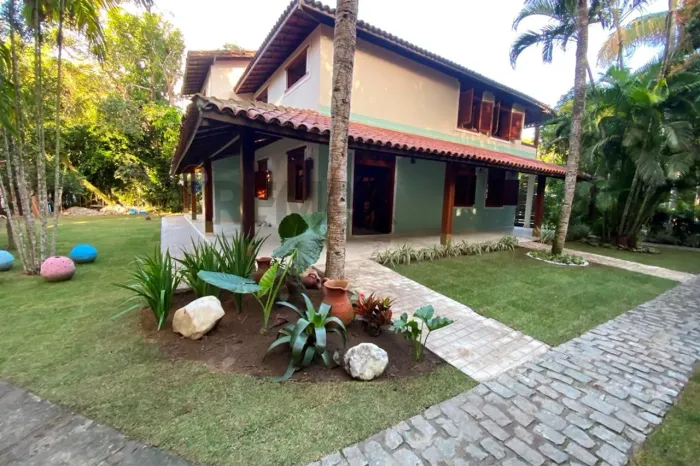 Casa em residencial com 2 suites e 1 quarto