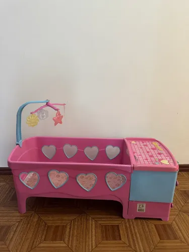 Berço de boneca em ótimo estado!