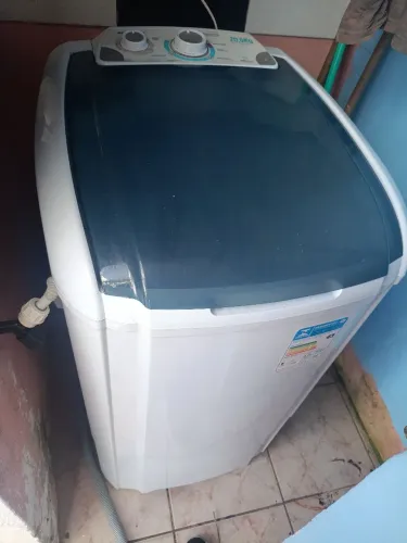 Vendo tudo por motivo de viagem
