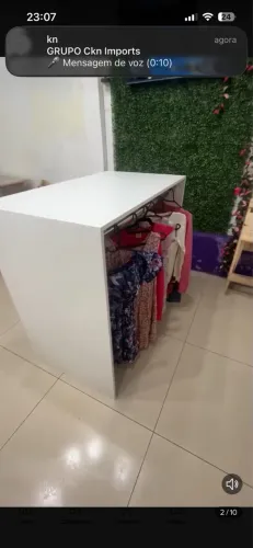 Balcão Central Cabideiro Expositor Mdf Branco Para Lojas