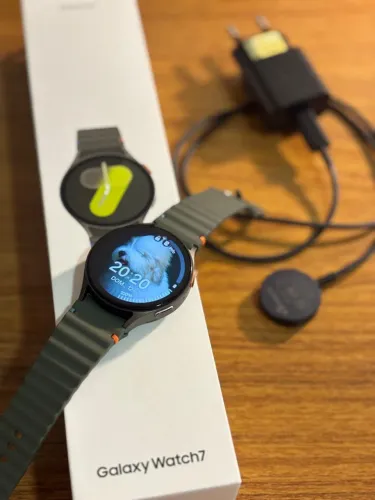 Galaxy Watch 7 44mm Verde e Preto - Pouco tempo de uso.