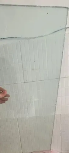 Pratileiras de vidro , são 5 duas medindo 1 por 30 e 3 medindo 30 por 50 novas