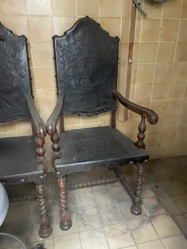 Cadeirão antigo ( 2 unidades)