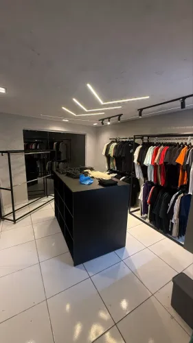 Móveis para loja de roupa