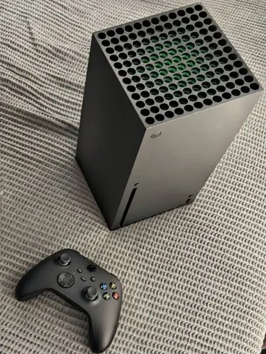 Xbox séries X em excelente estado, com caixa e 1 controle.