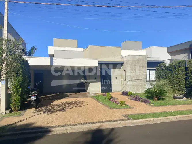 Casa com excelente localização, em condomínio fechado.