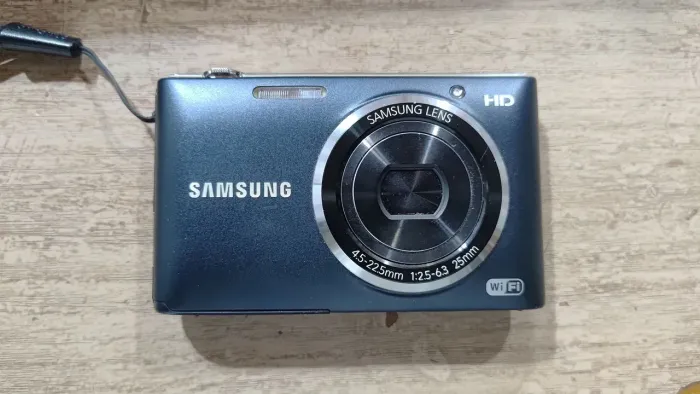 Máquina digital Samsung HD wi-fi,com bateria,caser,e tripé.