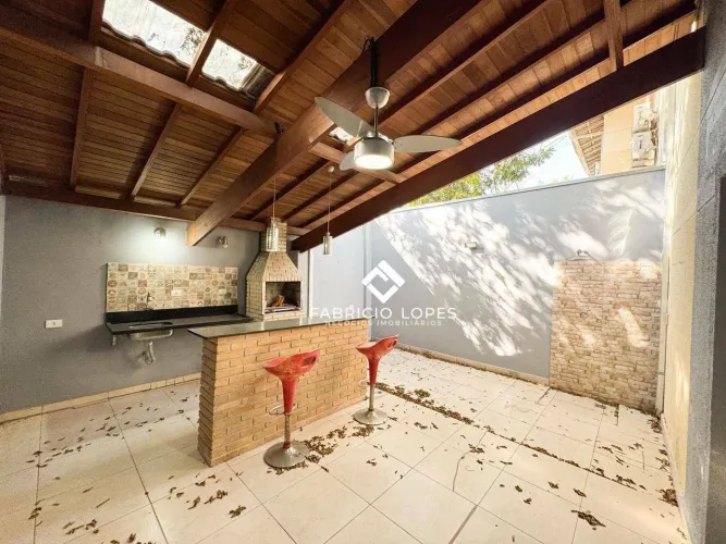 Linda Casa para venda no Jardim Santa Maria em condomínio fechado!
