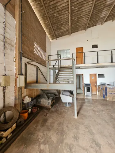 Galpão logístico com 850m² , pé dir 6 mts, com Ponte Rolante 5 ton, acesso de carretas, Te