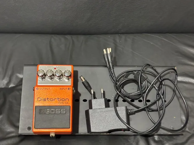 PEDAL BOSS DS-1X + Pedalboard & fonte 9v