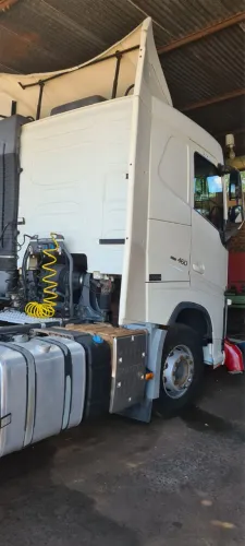 Cavalo Volvo FH 460 cv - 6x2 ano 2015/2016