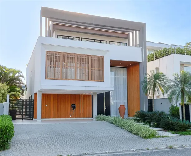 CASA COM 5 SUÍTES Á VENDA NO CONDOMÍNIO ALPHAVILLE - BARRA DA TIJUCA