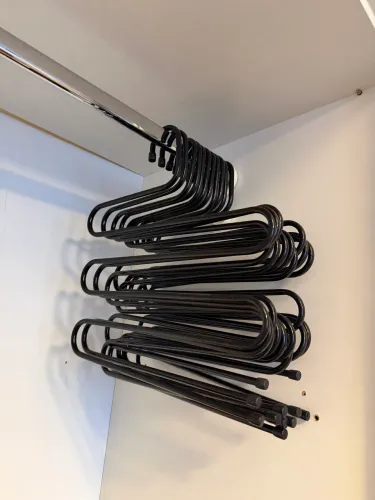 Kit 11 Cabides Múltiplos Organizadores Pretos - Economiza Espaço