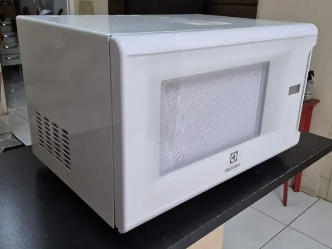 Micro-ondas Electrolux 31L Branco com Painel Integrado e Display
