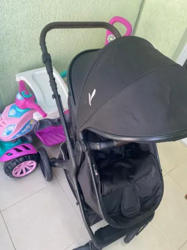 Carrinho de Bebê com Moisés