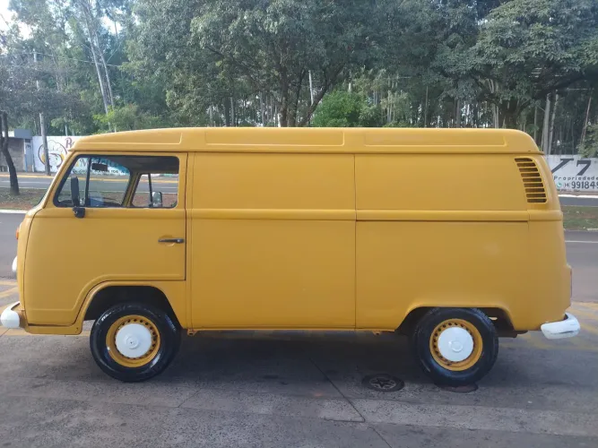 Volkswagen Kombi Furgão (álcool) 2002