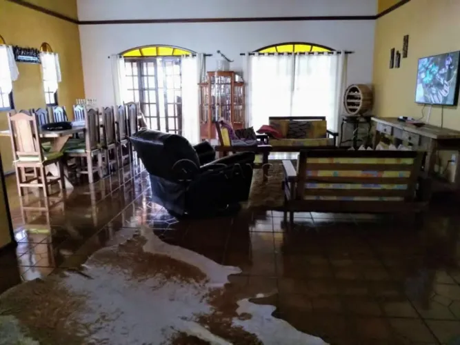 CHACARA EM CONDOMINIO FECHADO EM IGARATA - SP