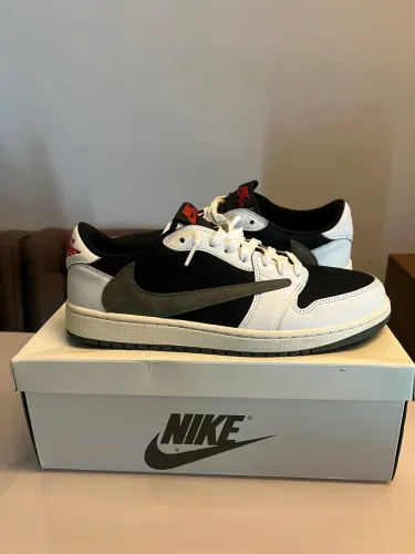 Travis Scott x Air Jordan 1 Low Olive