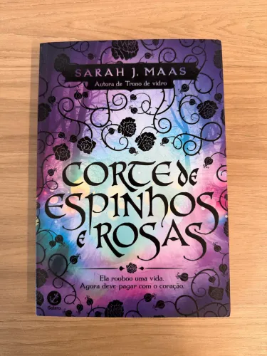Livro Corte de Espinhos e Rosas - Sarah J. Maas | ACOTAR