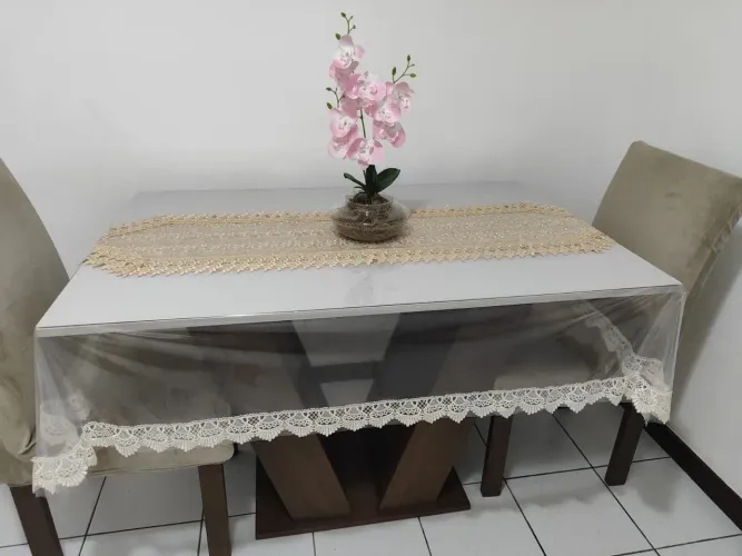 Vende-se uma mesa de 4 cadeira porém sem as cadeiras so a mesa