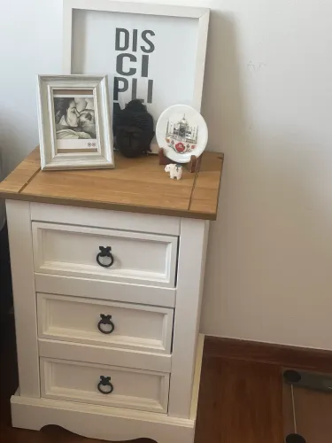 Conjunto escrivaninha e mesa de cabeceira
