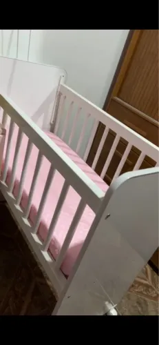 Mini berço infantil feminino