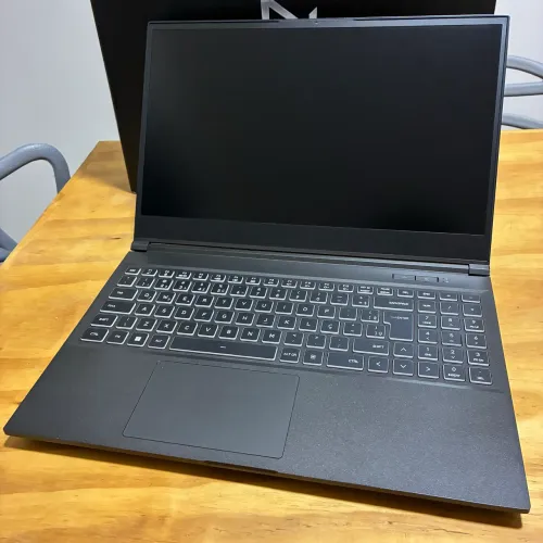 Notebook Gamer Neologic com RTX 4050 140W / 165Hz / 100% Srgb