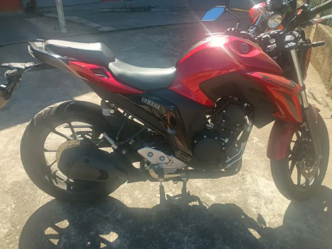 Vendo moto impecável