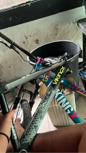 2 quadros vk tops seme novo 300 cada um 