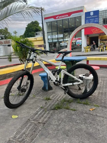 Bike downhill giant glory