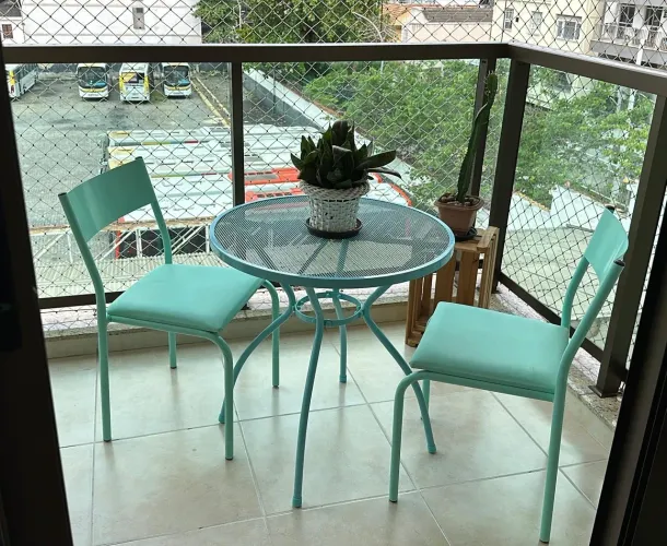 Conjunto Mesa e cadeiras para área