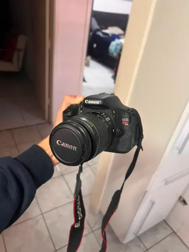 CÂMERA CANON T3I