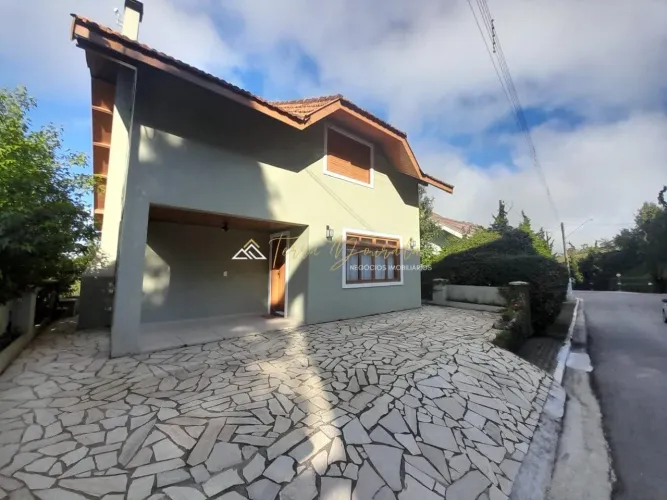 Casa em Condominio a Venda em Campos do Jordão