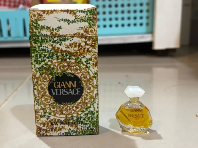 Miniatura perfume Gianni versace- colecionismo
