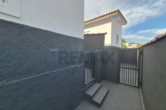 Casa de Fundos com 1 Quarto e Total Privacidade para Locação no Jardim Country Club