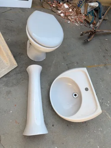 VASO SANITARIO PIA E TANQUE DE LAVAR ROUPA