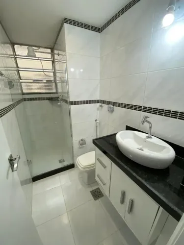 Niterói - Ingá - Rua Fagundes Varela 75m² 02 qts reformado com vaga