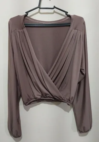 Vende-se Blusa marrom acinzentado