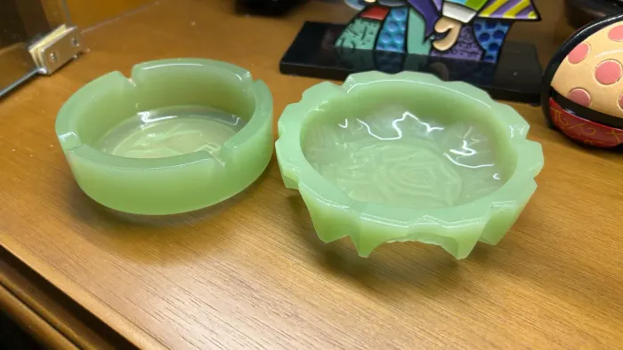 2 cinzeiros antigos  vidro jadeite 