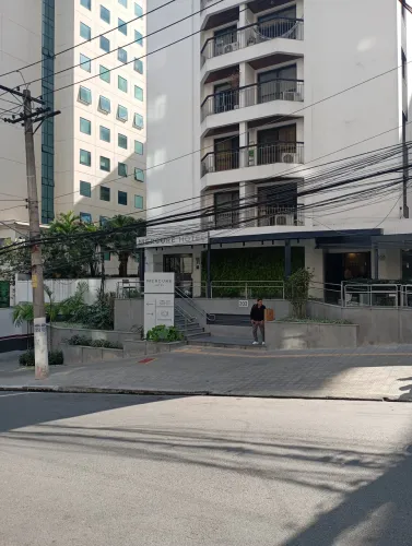 MOBILIADO e DECORADO! Maravilhoso! Luxo! Terraço! Piscina! Av Paulista! Metrô.