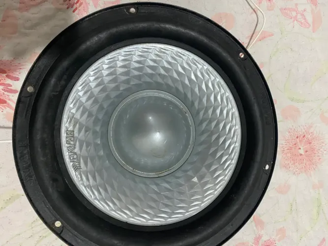 Vendo auto falante,peito de moça