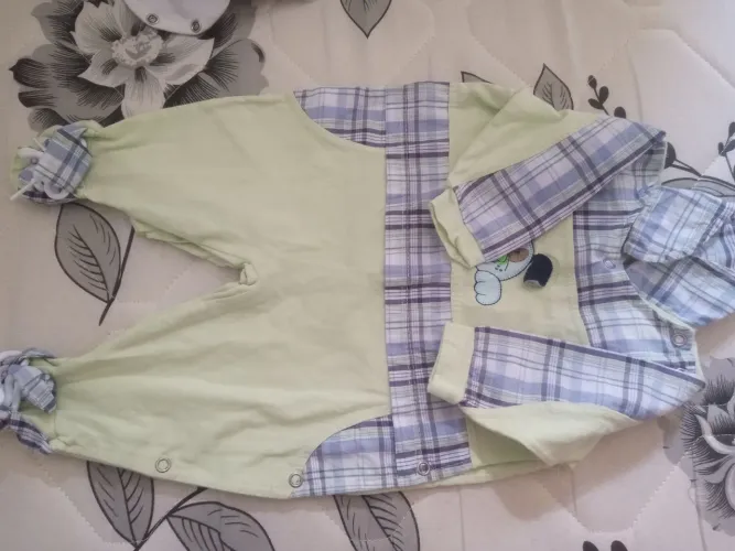 Doação: roupas para bebê.